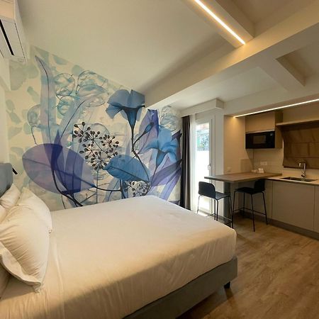 VI Suites Viareggio Bagian luar foto