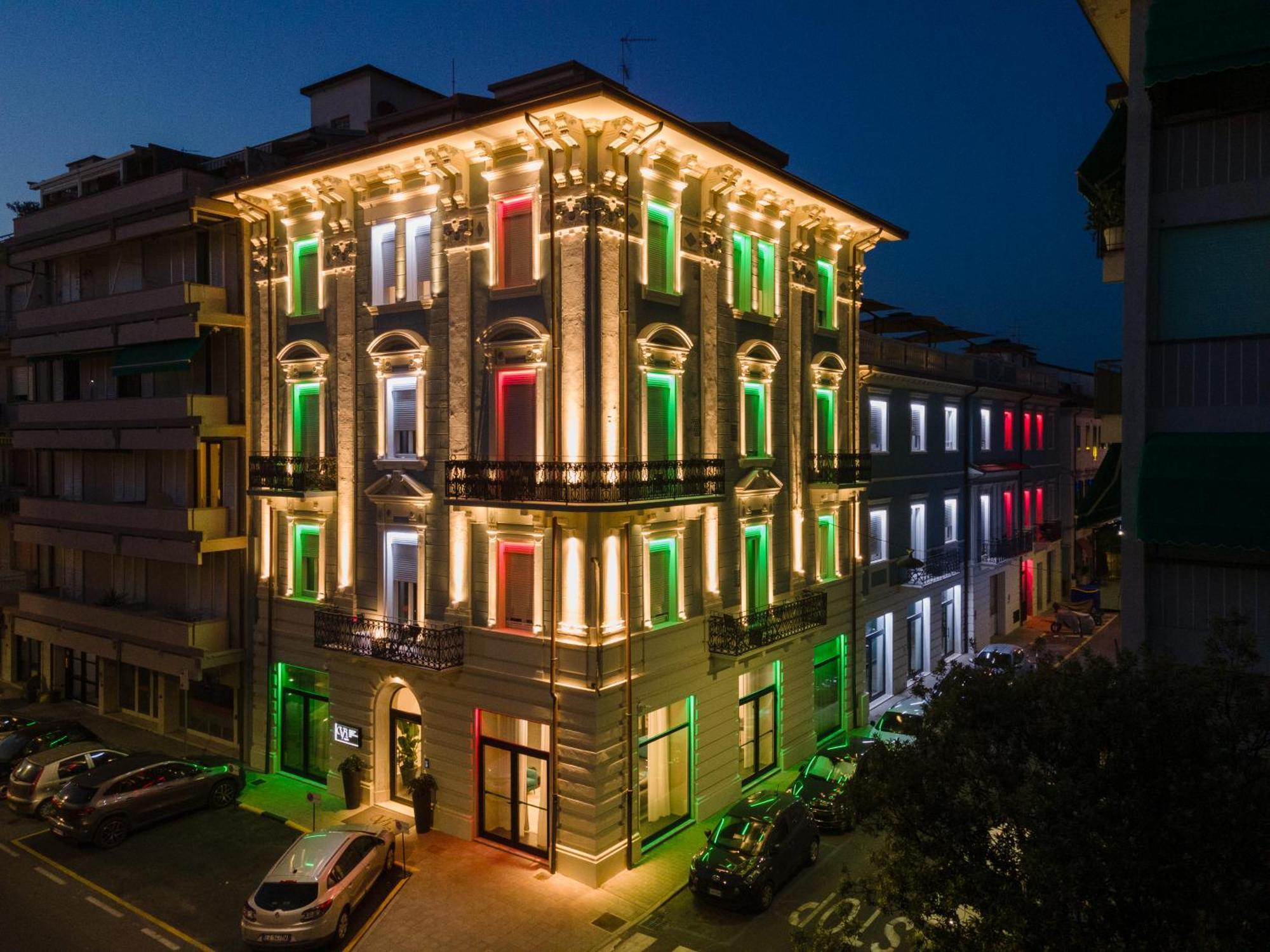 VI Suites Viareggio Bagian luar foto