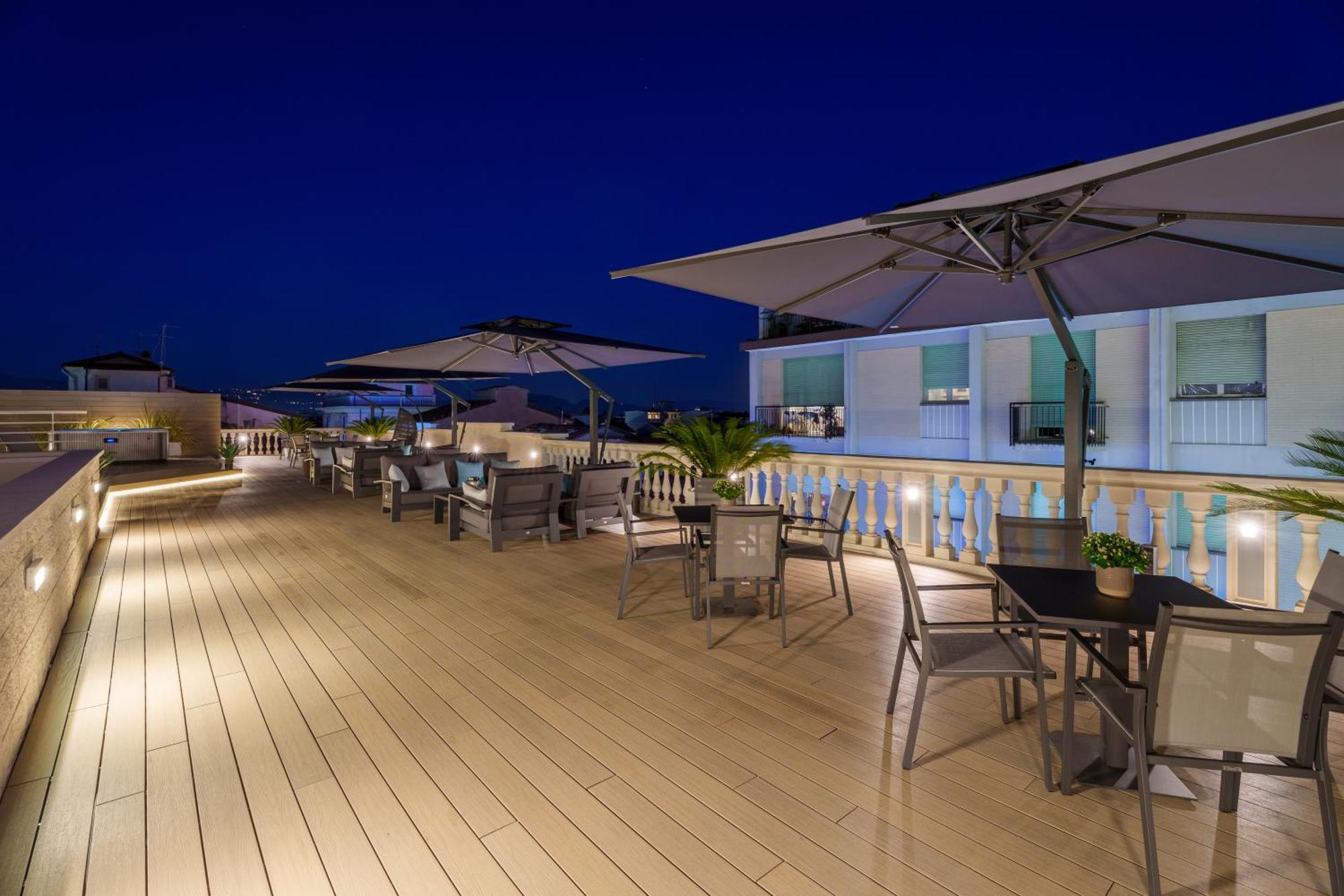 VI Suites Viareggio Bagian luar foto