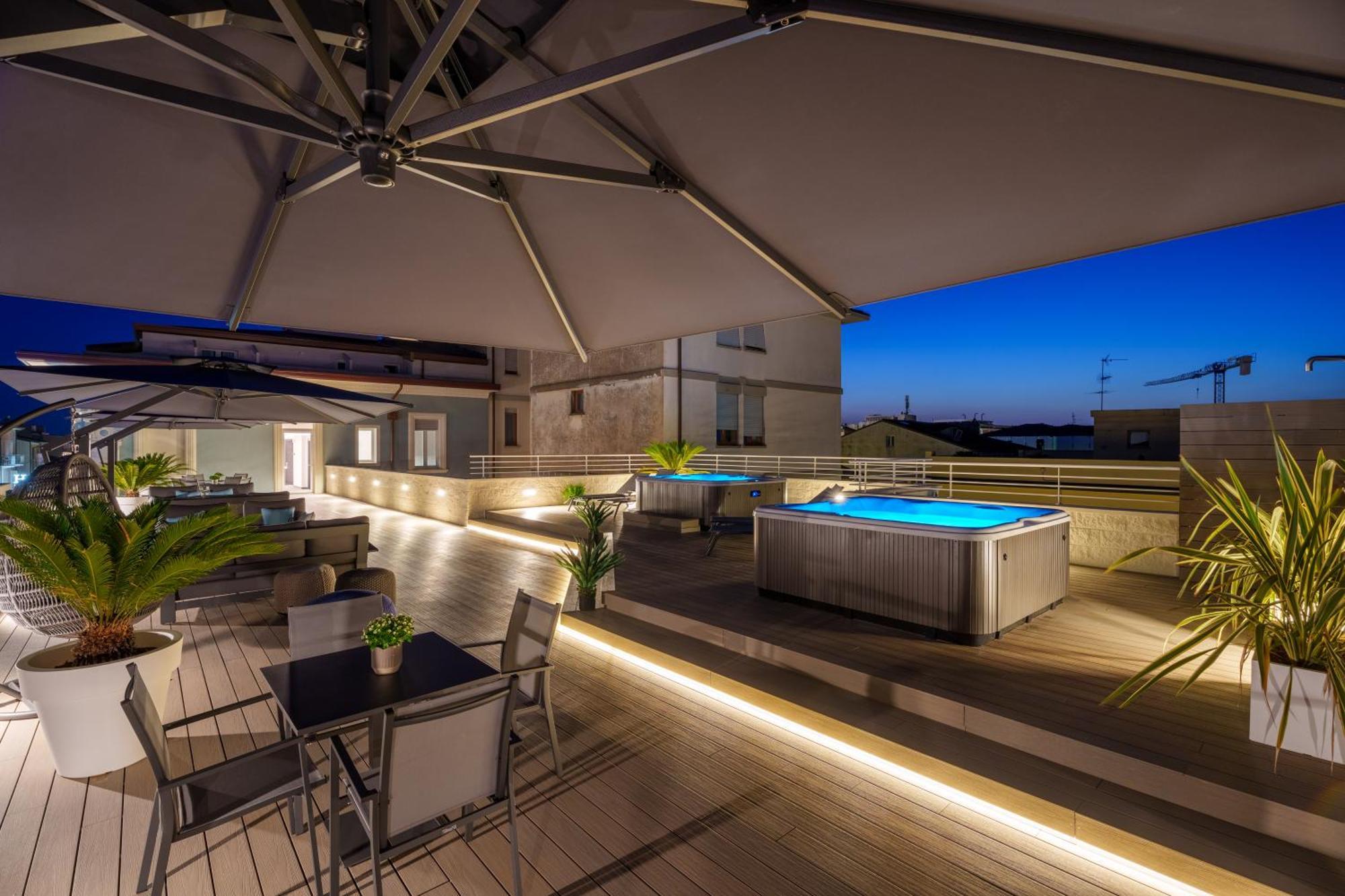 VI Suites Viareggio Bagian luar foto