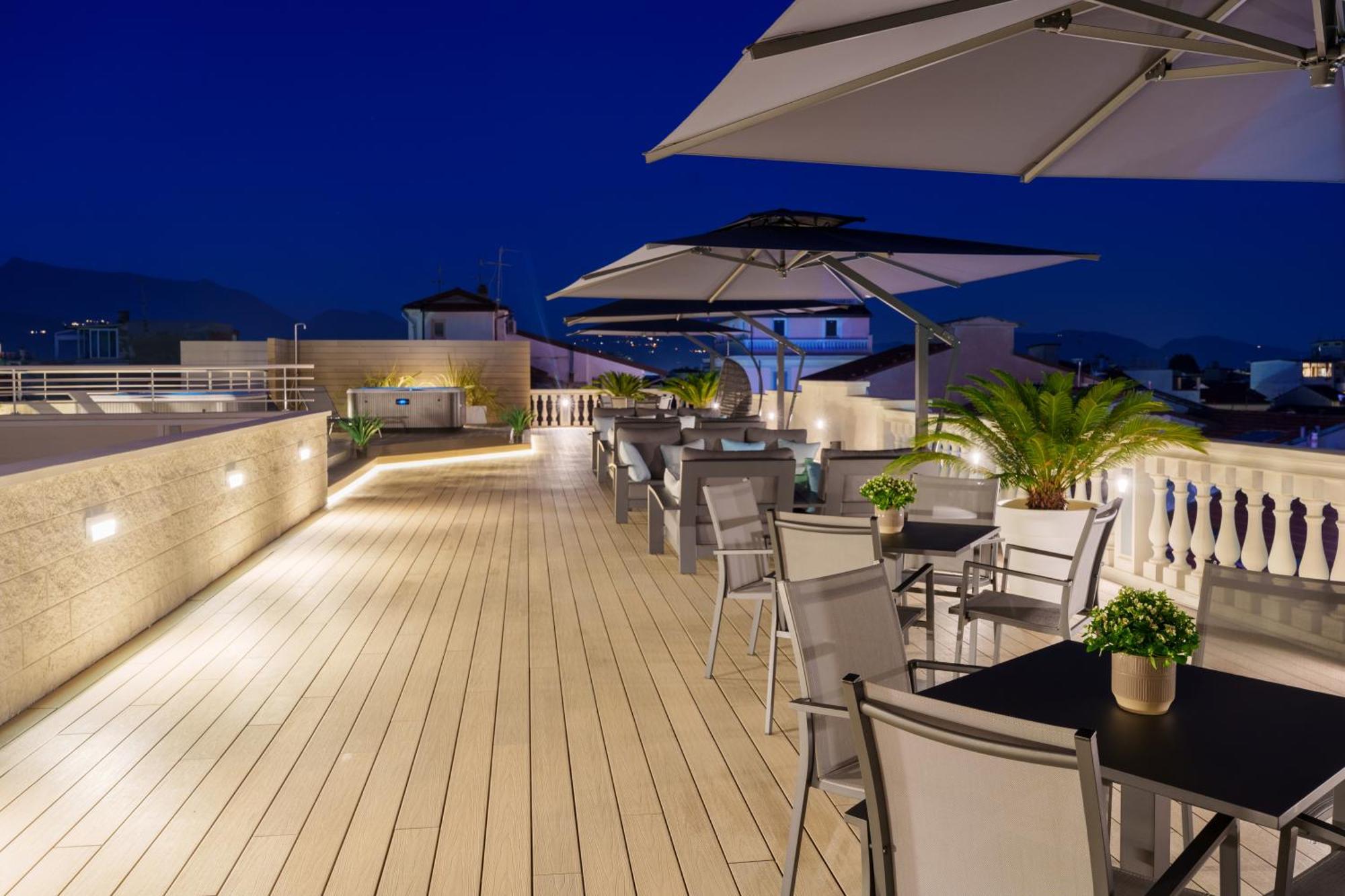 VI Suites Viareggio Bagian luar foto