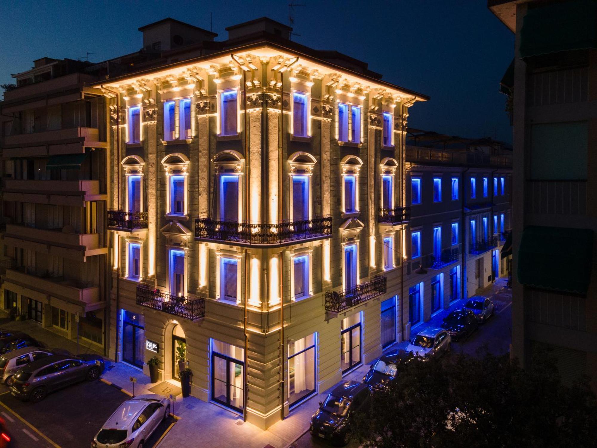 VI Suites Viareggio Bagian luar foto