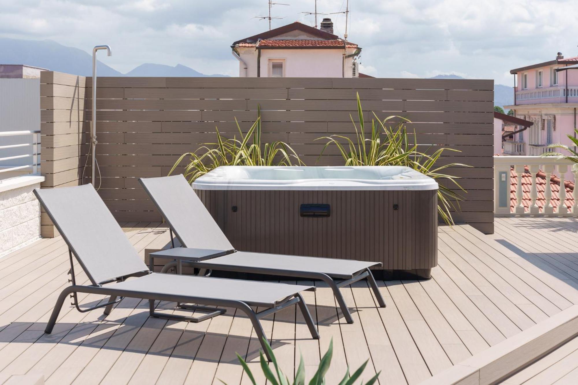 VI Suites Viareggio Bagian luar foto