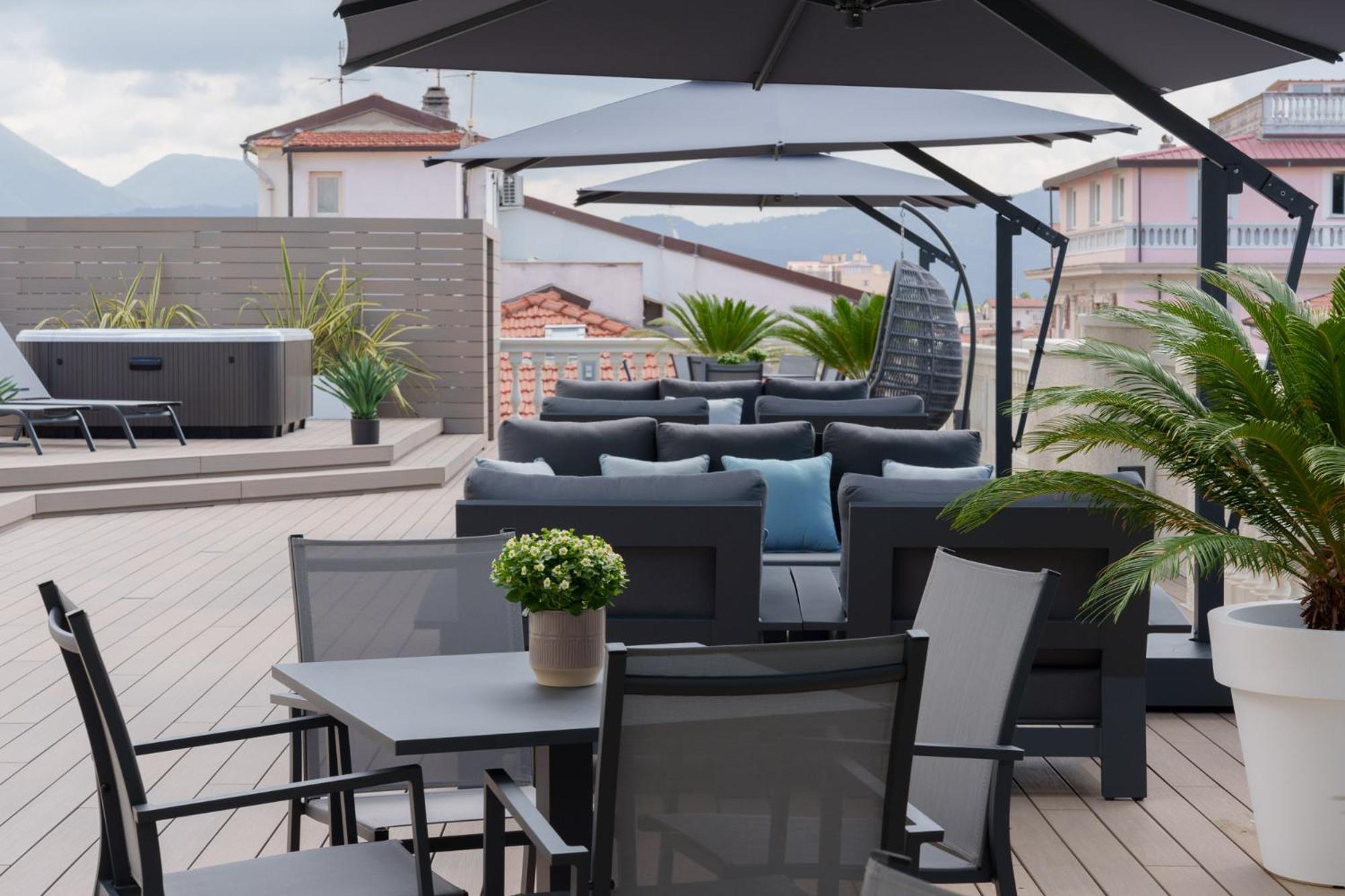 VI Suites Viareggio Bagian luar foto