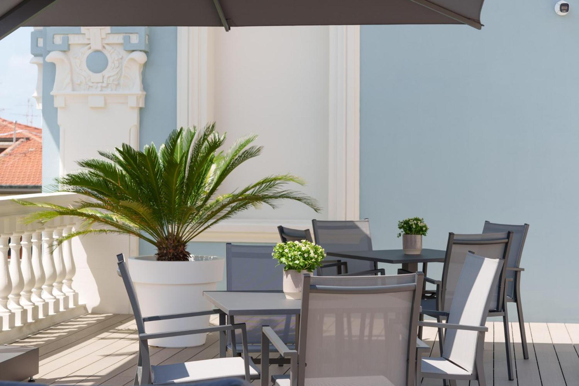 VI Suites Viareggio Bagian luar foto