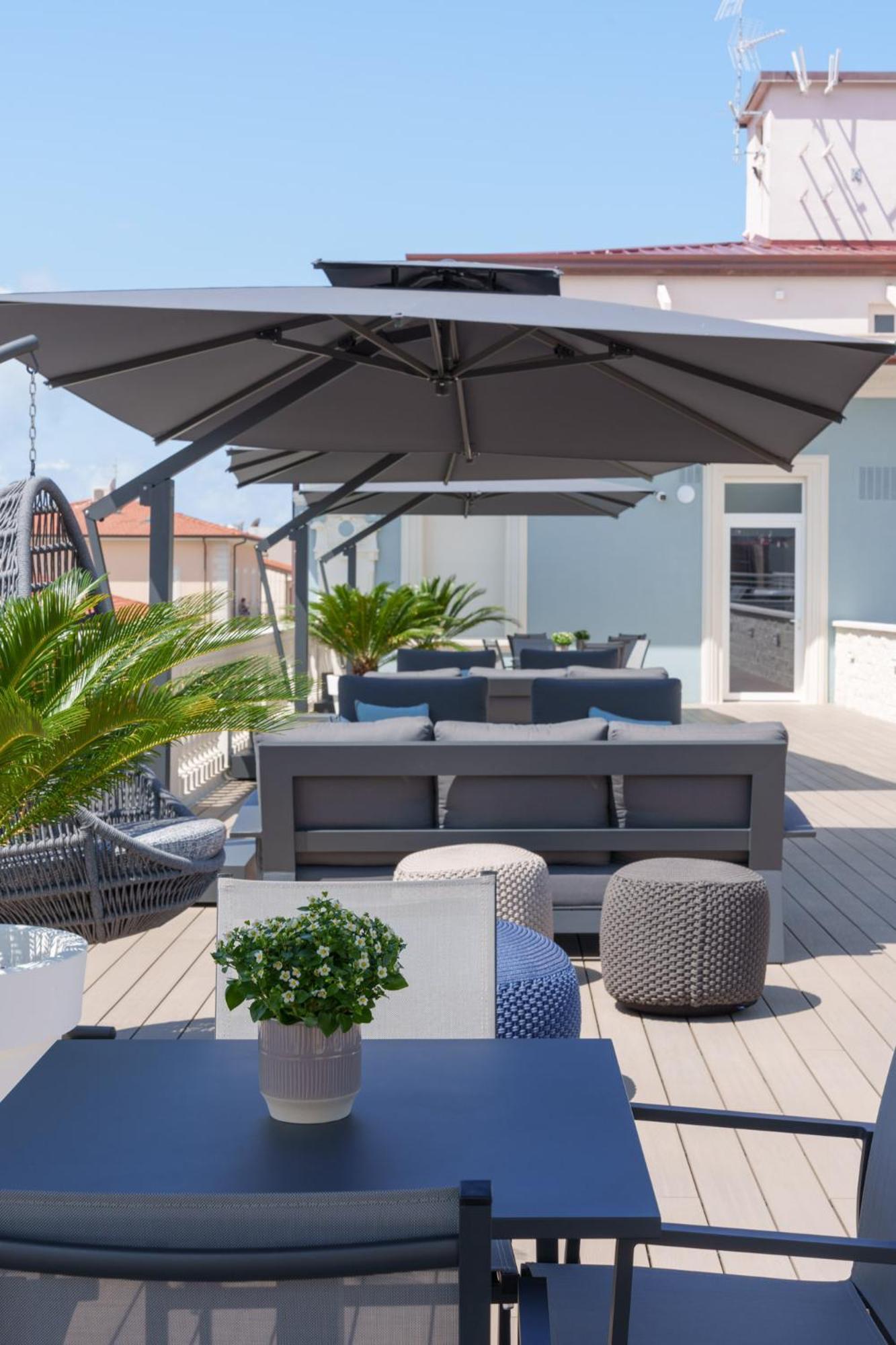 VI Suites Viareggio Bagian luar foto