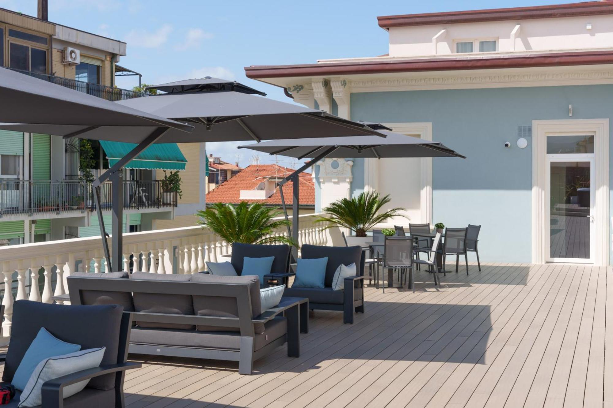 VI Suites Viareggio Bagian luar foto